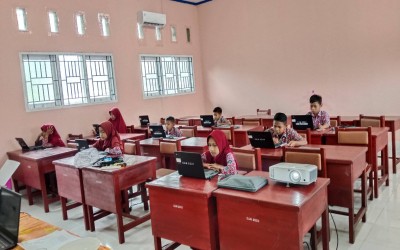Ujian Sekolah (US) Tahun 2025 SD Negeri Paranggi Gunakan Chromebook untuk Siswa Kelas V